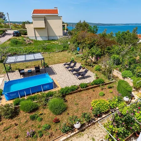 Apartment Sea And Mountain With Pool *