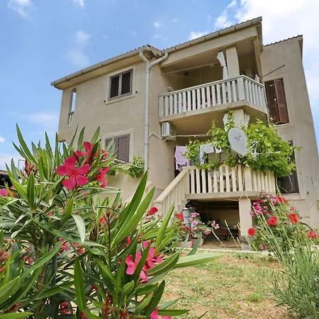 Sea And Mountain With Pool Apartment Novigrad (Dalmatia)